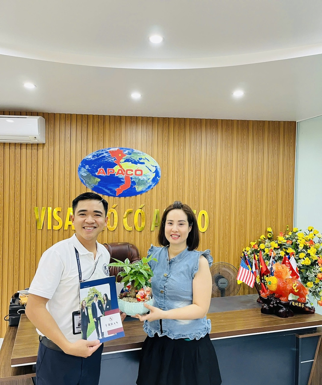 Đại diện trường URBANINTERNATONAL SCHOOL(UIS) đã đến thăm văn phòng APACO